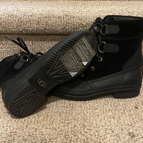 UGG Women's Azaria Winter Boot Duck Boot Black Size 5.5 - Picture 4 of 6